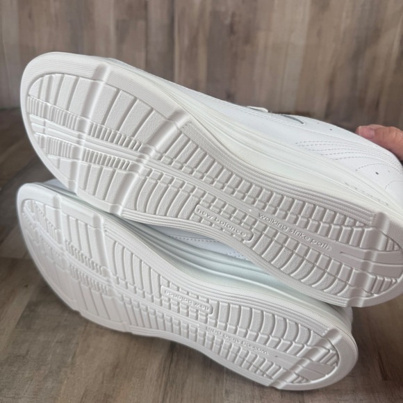 New Balance Men's 11.5 577 White Walking Shoes NEW White Leather - Picture 5 of 7